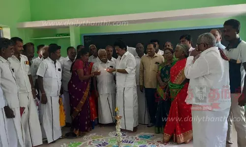 அரசு பள்ளியில் வகுப்பறை கட்டிடங்கள்