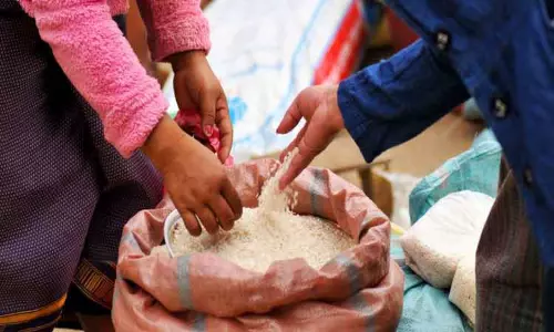 ரேஷன் அரிசி கடத்திய 2 பேர் கைது