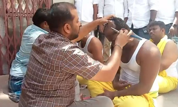 செந்தில் பாலாஜி விரைவில் குணமடைய வேண்டி மொட்டை போட்டு வேண்டி கொண்ட ஆதரவாளர்கள்