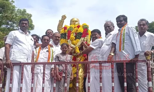 வாஞ்சிநாதன் சிலைக்கு காங்கிரஸ் கட்சியினர் மரியாதை