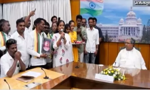 பெரியார் முகம் பொறித்த  செங்கோலை வாங்க மறுத்த கர்நாடக முதல்-மந்திரி சித்தராமையா..!