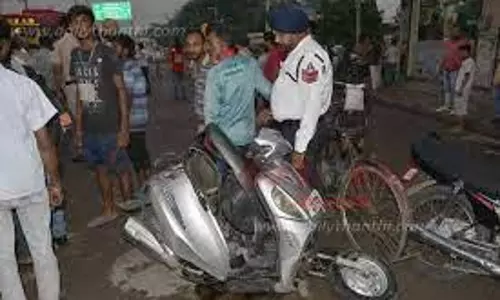 ஸ்கூட்டரில் செல்லும்போது மயக்கம் அடைந்து விழுந்தவர் சாவு