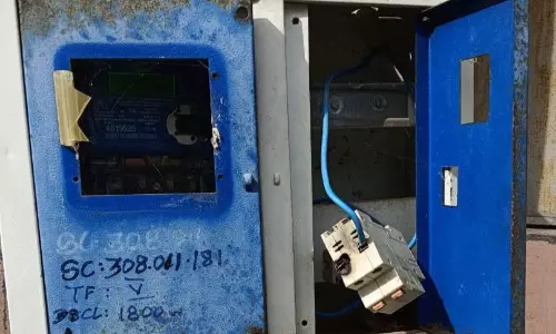 பராமரிப்பு இல்லாத பலநோக்கு மையம்