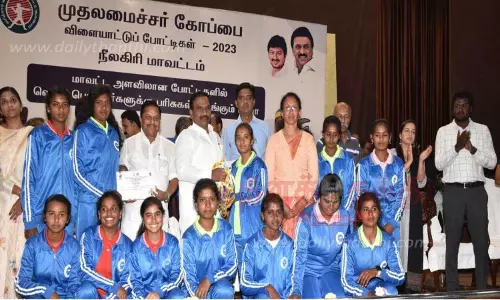 முதல்-அமைச்சர் கோப்பை போட்டியில் வெற்றி பெற்றவர்களுக்கு பரிசு