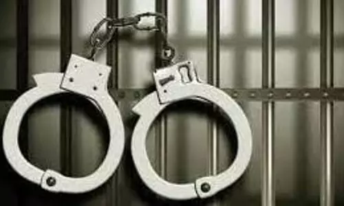 மோட்டார் சைக்கிளை திருட முயன்ற 2 பேர் கைது