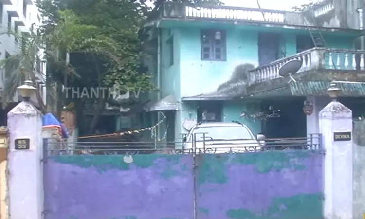 பாழடைந்த வீட்டில் முடங்கிய பிரபல  நடிகை - பிரபல இயக்குனர் கூறிய அதிர்ச்சி தகவல்