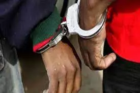 விராரில் சட்டவிரோதமாக தங்கியிருந்த வங்கதேசத்தை சேர்ந்த அண்ணன், தம்பி கைது. விராரில் சட்டவிரோதமாக தங்கியிருந்த வங்கதேசத்தை சேர்ந்த அண்ணன், தம்பி கைது.