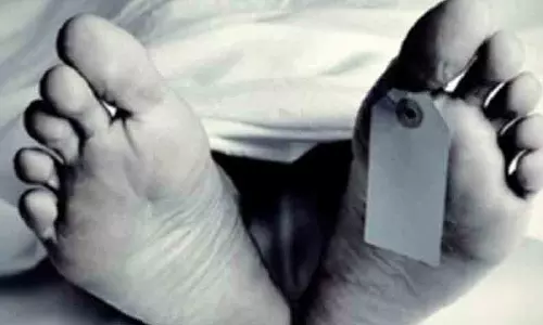 வாடிப்பட்டி அருகே முதியவர் பிணம் வாடிப்பட்டி அருகே முதியவர் பிணம்