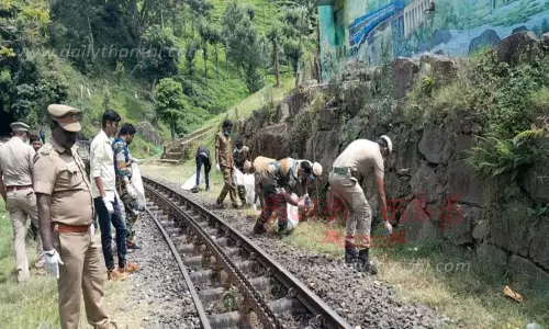 மலை ரெயில் பாதையில் தூய்மை பணி