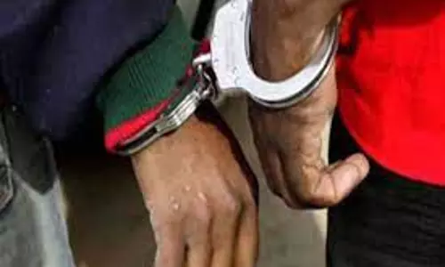 விராரில் சட்டவிரோதமாக தங்கியிருந்த வங்கதேசத்தை சேர்ந்த அண்ணன், தம்பி கைது. விராரில் சட்டவிரோதமாக தங்கியிருந்த வங்கதேசத்தை சேர்ந்த அண்ணன், தம்பி கைது.