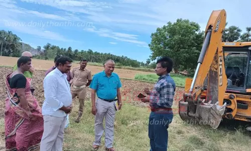 சிவகிரி அருகே ஆக்கிரமிப்புகள் அகற்றம்