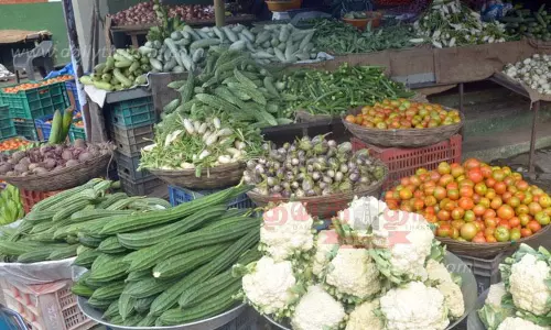 காய்கறி வரத்து 50 சதவீதம் குறைந்தது