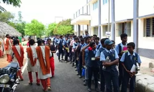 தூத்துக்குடி மீன்வளக்கல்லூரியில்நன்னீர் அலங்கார மீன்கள், வண்ண மீன்கள் கண்காட்சி தூத்துக்குடி மீன்வளக்கல்லூரியில்நன்னீர் அலங்கார மீன்கள், வண்ண மீன்கள் கண்காட்சி