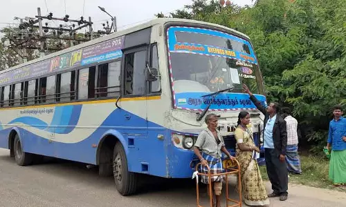 இழப்பீடு வழங்காததால் அரசு பஸ் ஜப்தி இழப்பீடு வழங்காததால் அரசு பஸ் ஜப்தி