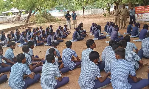 அரசு மேல்நிலைப்பள்ளியில் விழிப்புணர்வு நிகழ்ச்சி