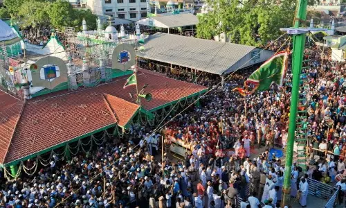 ஏர்வாடி தர்கா கொடியிறக்கம்