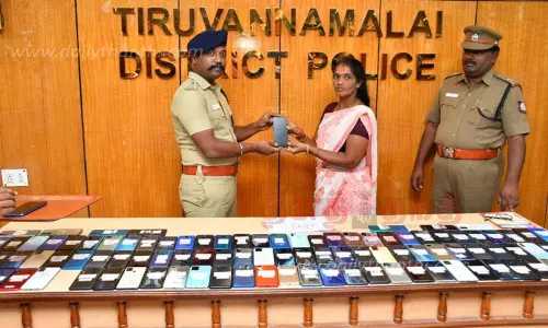காணாமல் போனதாக வழக்குப்பதிவு செய்யப்பட்ட 100 செல்போன்கள் மீட்பு