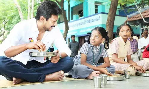 திருச்சி அரசு பள்ளியில் அமைச்சர் உதயநிதி ஸ்டாலின் திடீர் ஆய்வு