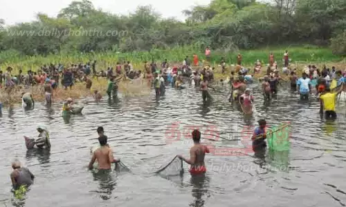 அரணாரை ஏரியில் மீன் பிடி திருவிழா அரணாரை ஏரியில் மீன் பிடி திருவிழா