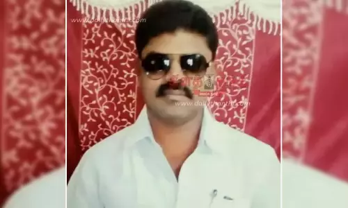 தளி அருகே பயங்கரம் ரியல் எஸ்டேட் அதிபர் ஓட, ஓட விரட்டி வெட்டிக்கொலை சொகுசு காரில் வந்த 8 பேர் கும்பல் வெறிச்செயல்