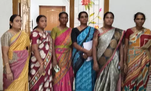 அ.தி.மு.க. பெண் கவுன்சிலர்கள் வெளிநடப்பு