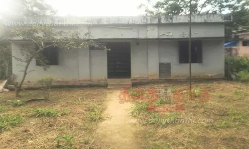 பழுதடைந்து கிடக்கும் நூலகம் பழுதடைந்து கிடக்கும் நூலகம்