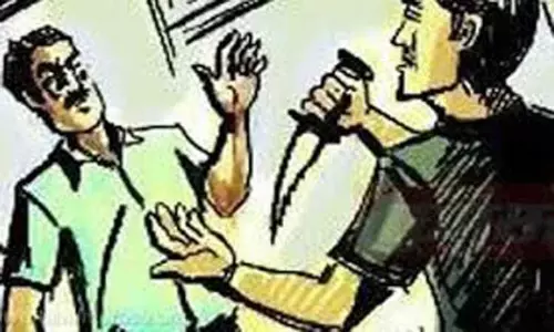 ஆட்டோ டிரைவரிடம் கத்தியை காட்டி பணம் கேட்டு மிரட்டியவர் கைது ஆட்டோ டிரைவரிடம் கத்தியை காட்டி பணம் கேட்டு மிரட்டியவர் கைது