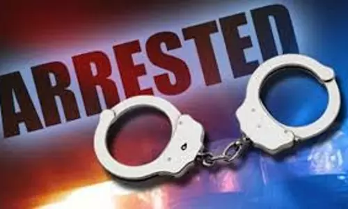 கோரேகாவ்- முல்லுண்ட் லிங்க் ரோட்டில்  குதிரை வண்டி பந்தயம் நடத்திய 4 பேர் கைது