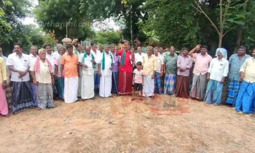 தடையில்லா மும்முனை மின்சாரம் வழங்கக்கோரி விவசாயிகள் ஆர்ப்பாட்டம்