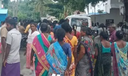 தேசிய ஊரக வேலை திட்ட தொழிலாளர்கள் சாலை மறியல் தேசிய ஊரக வேலை திட்ட தொழிலாளர்கள் சாலை மறியல்