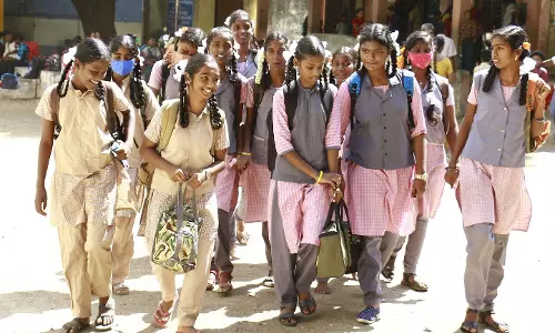 பள்ளிக்கூடங்களில் சீருடை திட்டம் முறையாக செயல்படுகிறதா?