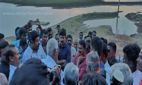 பெரிய குளத்தை பார்வையிட்ட சீமான்