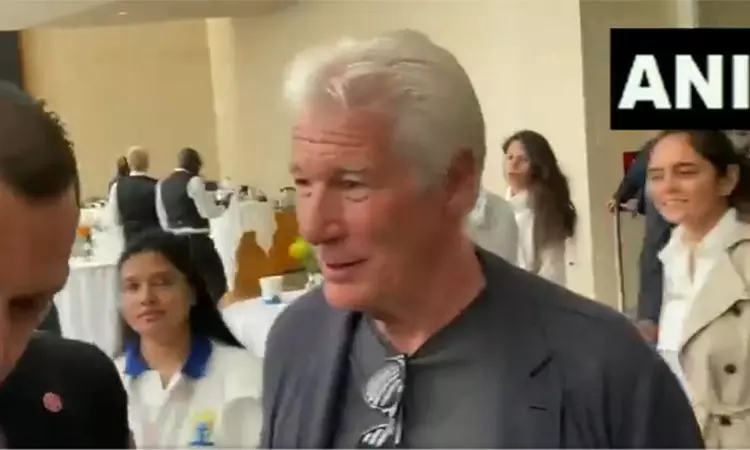 நியூயார்க்கில் யோகா தின நிகழ்ச்சியில் பங்கேற்பதற்காக வருகை தந்த ஹாலிவுட் நடிகர் ரிச்சர்ட் கெரே நியூயார்க்கில் யோகா தின நிகழ்ச்சியில் பங்கேற்பதற்காக வருகை தந்த ஹாலிவுட் நடிகர் ரிச்சர்ட் கெரே