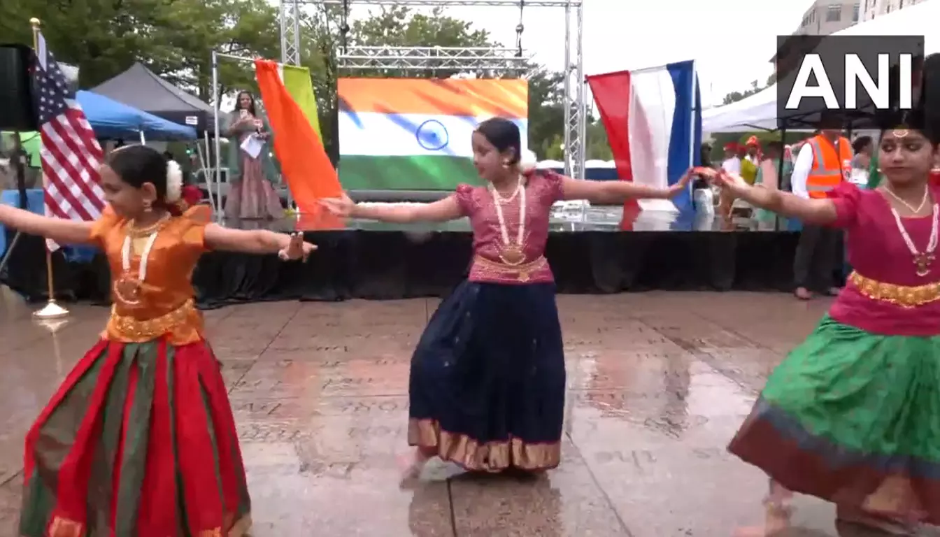 பிரதமர் மோடியின் வருகையை முன்னிட்டு வெளிநாடு வாழ் இந்தியர்கள் சார்பில் கலாச்சார நிகழ்ச்சிகள்...! பிரதமர் மோடியின் வருகையை முன்னிட்டு வெளிநாடு வாழ் இந்தியர்கள் சார்பில் கலாச்சார நிகழ்ச்சிகள்...!