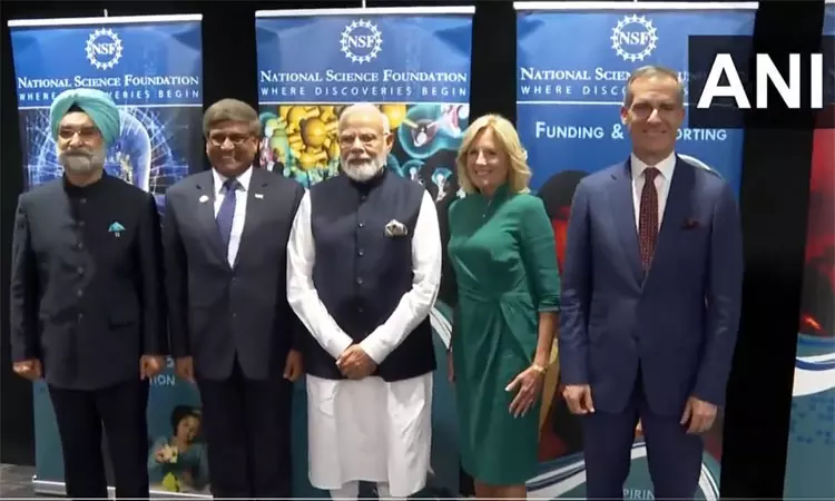 வர்ஜீனியா,பிரதமர் நரேந்திர மோடி மற்றும்... ... உலக அமைதிக்காக இந்தியாவும் அமெரிக்காவும் இணைந்து பணியாற்ற உறுதி - வெள்ளை மாளிகையில் பிரதமர் மோடி பேச்சு வர்ஜீனியா,பிரதமர் நரேந்திர மோடி மற்றும்... ... உலக அமைதிக்காக இந்தியாவும் அமெரிக்காவும் இணைந்து பணியாற்ற உறுதி - வெள்ளை மாளிகையில் பிரதமர் மோடி பேச்சு