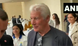 நியூயார்க்கில் யோகா தின நிகழ்ச்சியில் பங்கேற்பதற்காக வருகை தந்த ஹாலிவுட் நடிகர் ரிச்சர்ட் கெரே நியூயார்க்கில் யோகா தின நிகழ்ச்சியில் பங்கேற்பதற்காக வருகை தந்த ஹாலிவுட் நடிகர் ரிச்சர்ட் கெரே