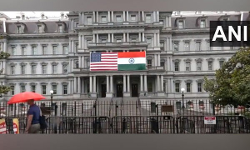 வாஷிங்டனில் உள்ள நிர்வாக அலுவலக கட்டிடத்தில் பட்டொளி வீசி பறந்த மூவர்ணக்கொடி...! வாஷிங்டனில் உள்ள நிர்வாக அலுவலக கட்டிடத்தில் பட்டொளி வீசி பறந்த மூவர்ணக்கொடி...!