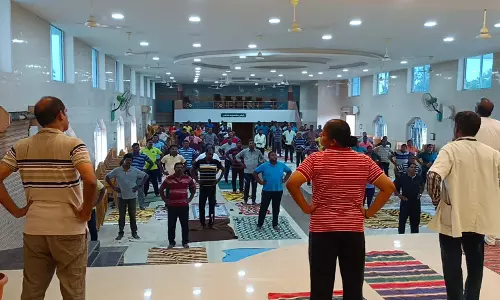 விளாத்திகுளத்தில் போலீசாருக்கு யோகாசன பயிற்சி