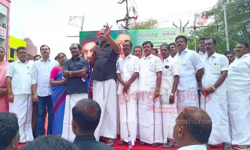 தென்காசியில் அ.தி.மு.க.வினர் ஆர்ப்பாட்டம் தென்காசியில் அ.தி.மு.க.வினர் ஆர்ப்பாட்டம்