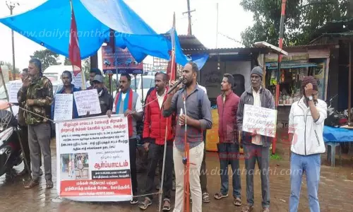 மக்கள் அதிகாரம் அமைப்பினர் ஆர்ப்பாட்டம்