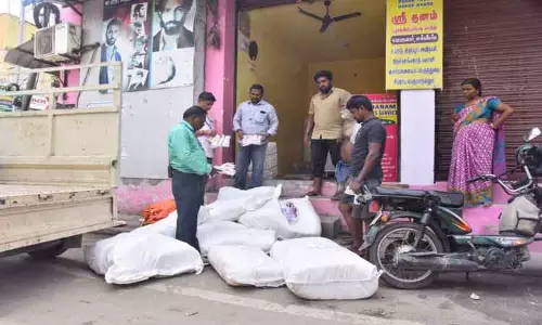 கோவையில் 1½ டன் பிளாஸ்டிக் பொருட்கள் பறிமுதல்