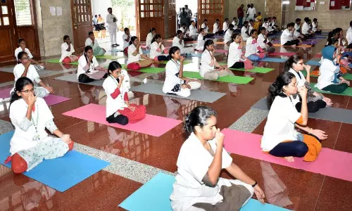 அரசு மருத்துவக் கல்லூரியில் சர்வதேச யோகா தினம் அரசு மருத்துவக் கல்லூரியில் சர்வதேச யோகா தினம்