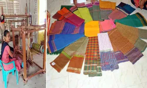 காரைக்குடி பகுதியில் நலிவடைந்து வரும் நெசவு தொழில்  மாணவர்கள் சீருடைகளை ஆர்டராக வழங்க நெசவாளர்கள் வலியுறுத்தல்