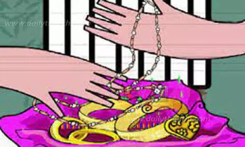 லாரி டிரைவர் வீட்டில் 7 பவுன் நகை திருட்டு