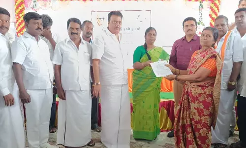 மனுநீதி நாள் முகாமில் 293 பேருக்கு நலத்திட்ட உதவி