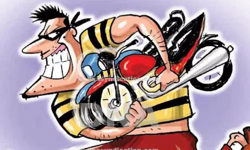 மோட்டார் சைக்கிள் திருடியவர் சிக்கினார் மோட்டார் சைக்கிள் திருடியவர் சிக்கினார்