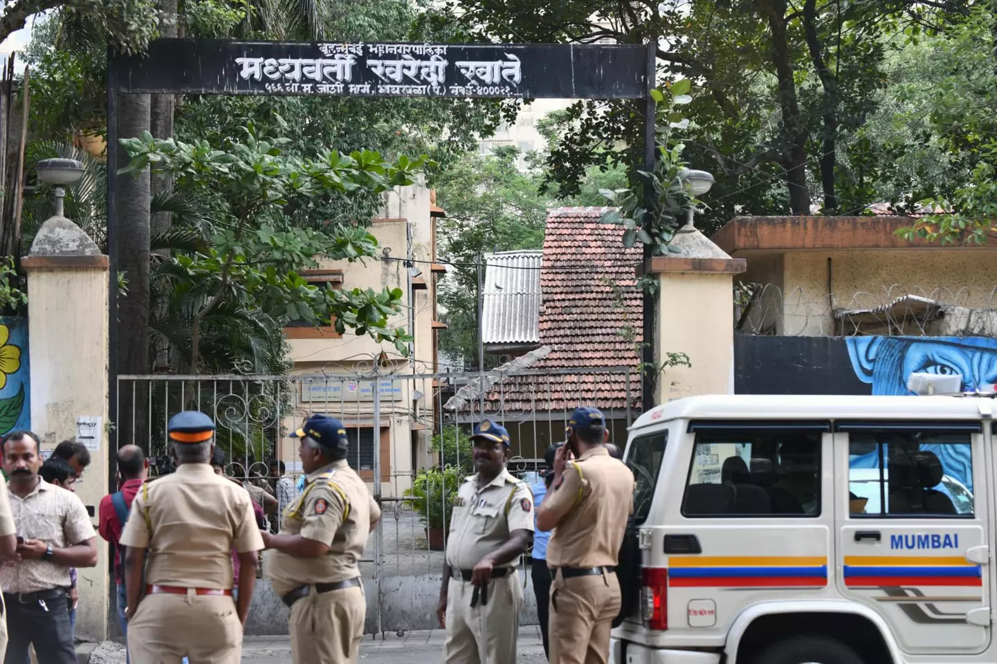 கொரோனா சிகிச்சை மைய முறைகேடு - மாநகராட்சி அலுவலகத்தில் அமலாக்கத்துறை சோதனை