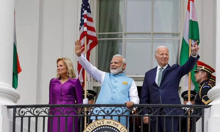 வெள்ளை மாளிகைக்கு சென்ற பிரதமர் மோடிக்கு அமெரிக்க,... ... வேறுபாடுகளை களைந்து நாட்டுக்காக ஒன்றிணைகிறோம் - அமெரிக்க நாடாளுமன்றத்தில் பிரதமர் மோடி உரை வெள்ளை மாளிகைக்கு சென்ற பிரதமர் மோடிக்கு அமெரிக்க,... ... வேறுபாடுகளை களைந்து நாட்டுக்காக ஒன்றிணைகிறோம் - அமெரிக்க நாடாளுமன்றத்தில் பிரதமர் மோடி உரை