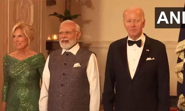 அமெரிக்க அதிபர் ஜோ பைடன், முதல் பெண்மணி ஜில் பைடன்... ... வேறுபாடுகளை களைந்து நாட்டுக்காக ஒன்றிணைகிறோம் - அமெரிக்க நாடாளுமன்றத்தில் பிரதமர் மோடி உரை அமெரிக்க அதிபர் ஜோ பைடன், முதல் பெண்மணி ஜில் பைடன்... ... வேறுபாடுகளை களைந்து நாட்டுக்காக ஒன்றிணைகிறோம் - அமெரிக்க நாடாளுமன்றத்தில் பிரதமர் மோடி உரை