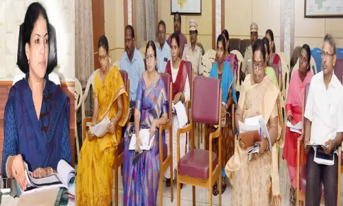 காஞ்சீபுரம் கலெக்டர் அலுவலகத்தில் பெண் குழந்தைகளுக்கு கற்பிப்போம் திட்டத்தை செயல்படுத்திட பணிக்குழு கூட்டம்